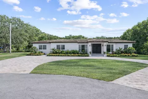 700 NE 118th St, Biscayne Park, FL 33161