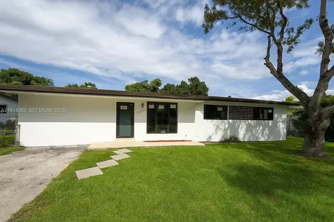 11615 SW 142nd Ter, Miami, FL 33176