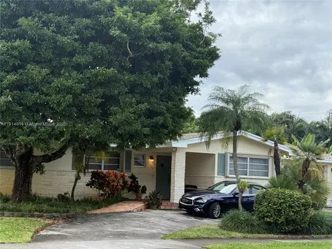 1930 NE 197th Ter, Miami, FL 33179