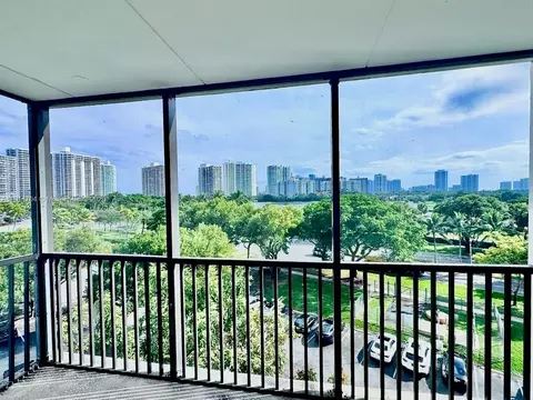 3475 N Country Club Dr #610, Aventura, FL 33180