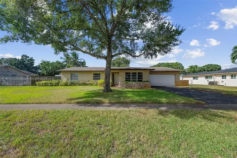 1561 SW 72nd Ave, Plantation, FL 33317
