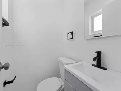 Bath - 104 E 58th St, Hialeah, FL 33013 photo 2 of 3