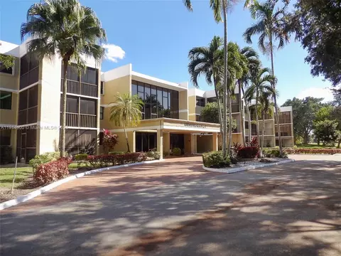 16100 Golf Club Rd #101, Weston, FL 33326