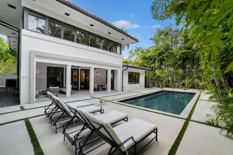 5735 N Bay Rd, Miami Beach, FL 33140