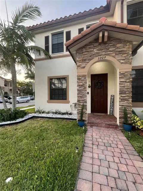3209 SE 4th Ct, Homestead, FL 33033