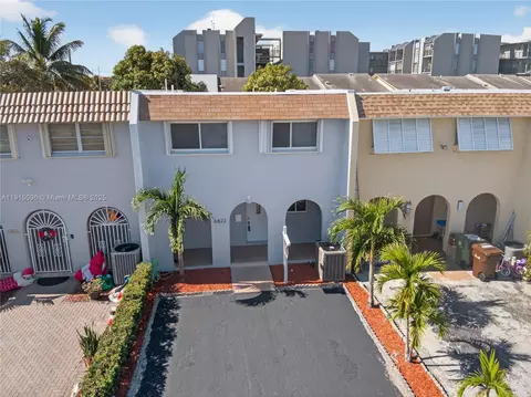 View/Area - 6822 W 2nd Ln, Hialeah, FL 33014 photo 4 of 6