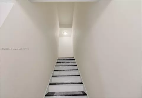 Entry Way - 6822 W 2nd Ln, Hialeah, FL 33014 photo 3 of 4