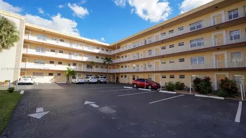 3940 NW 42nd Ave #215, Lauderdale Lakes, FL 33319