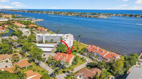 38 S Lakeshore Dr, Hypoluxo, FL 33462