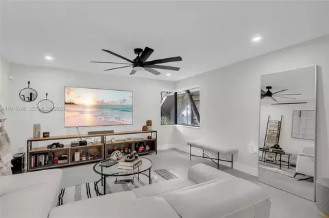 400 Valencia Ave #3, Coral Gables, FL 33134