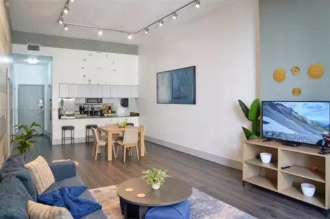 1200 Brickell Bay Dr #1406, Miami, FL 33131