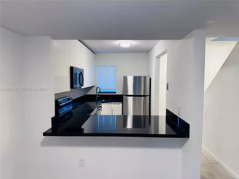2660 W 76th St #207, Hialeah, FL 33016