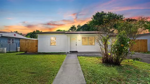 760 NW 126th St, North Miami, FL 33168
