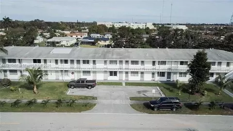 122 NE 204th St #3, Miami Gardens, FL 33179