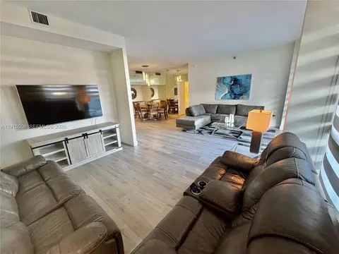 20515 E Country Club Dr #147, Aventura, FL 33180