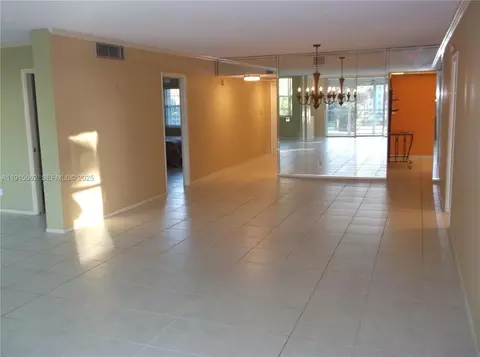 805 Cypress Blvd #309, Pompano Beach, FL 33069