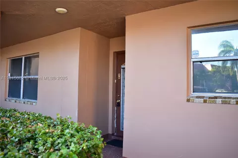 9721 Sunrise Lakes Blvd #108, Sunrise, FL 33322