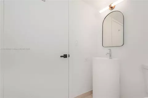 Bath - 8855 Collins Ave #6E, Surfside, FL 33154 photo 1 of 2