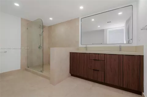 Bath - 8855 Collins Ave #6E, Surfside, FL 33154 photo 2 of 2