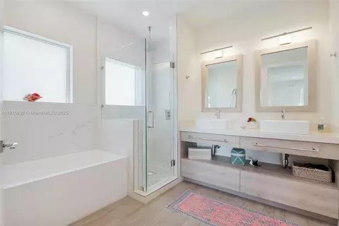 Bath - 2410 SW 16th Ave, Miami, FL 33145 photo 1 of 4