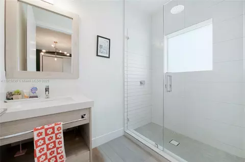 Bath - 2410 SW 16th Ave, Miami, FL 33145 photo 4 of 4