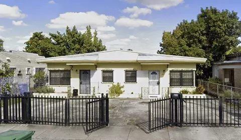 2009 NW 34th St, Miami, FL 33142