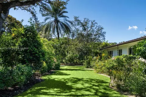 Exterior - 12050 Moss Ranch Rd, Pinecrest, FL 33156 photo 7 of 13