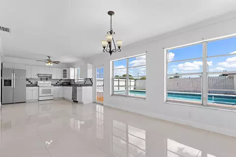 2601 Acapulco Dr, Miramar, FL 33023