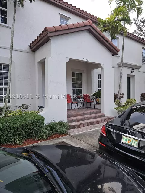 9572 SW 169th Pl, Miami, FL 33196