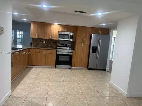 6861 SW 28th St, Miramar, FL 33023