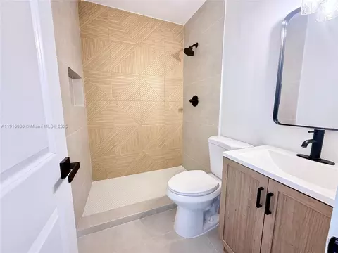 Bath - 272 E 54th St, Hialeah, FL 33013 photo 2 of 2