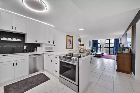 400 Leslie Dr #605, Hallandale Beach, FL 33009