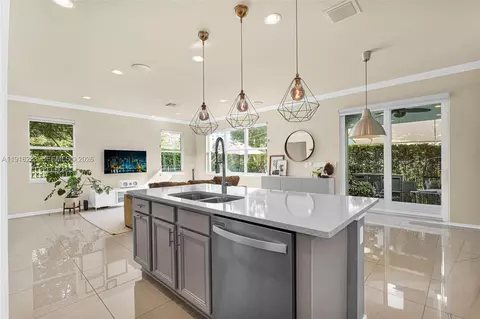 3936 Mahogany Ln, Hollywood, FL 33021