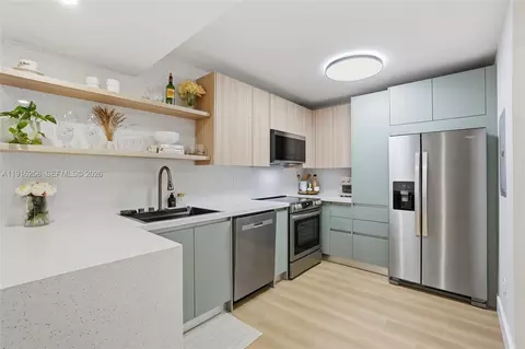 1100 11th St #405, Miami Beach, FL 33139