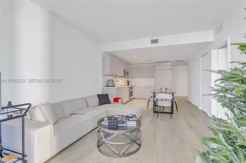 55 SW 9th St #2610, Miami, FL 33130