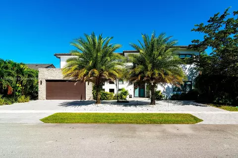 10151 SW 3rd St, Plantation, FL 33324