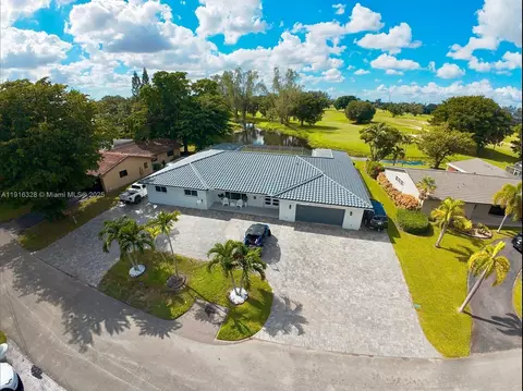 19150 S Saint Andrews Dr, Hialeah, FL 33015