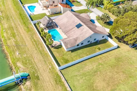 10700 SW 139th Rd, Miami, FL 33176