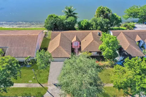 2350 E Lake Miramar Cir, Miramar, FL 33025