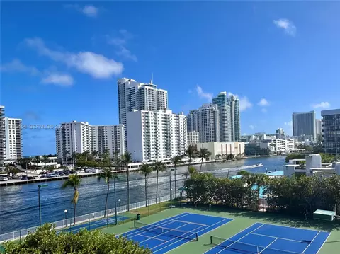 1000 Parkview Dr #518, Hallandale Beach, FL 33009