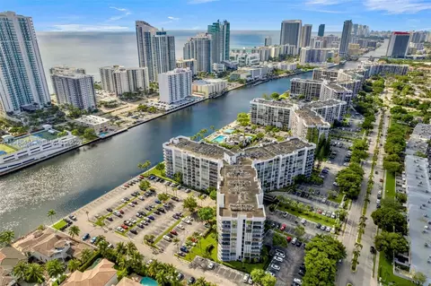 1000 Parkview Dr #518, Hallandale Beach, FL 33009