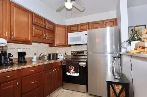 900 SW 11th Ave #15C, Hallandale Beach, FL 33009