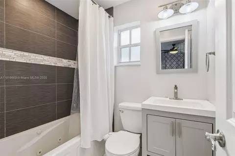 Bath - 6230 E 2nd Ave, Hialeah, FL 33013 photo 3 of 4