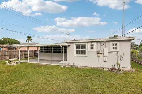 Exterior - 6230 E 2nd Ave, Hialeah, FL 33013 photo 5 of 7