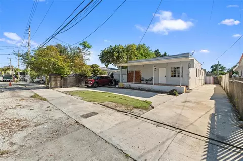 2262 NW 4th St, Miami, FL 33125