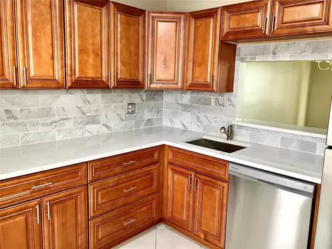 4270 NW 40th St #103, Lauderdale Lakes, FL 33319