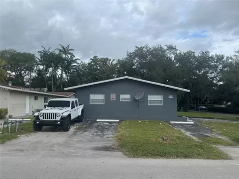 353 SW 19th Ave, Fort Lauderdale, FL 33312