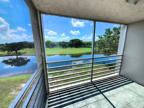 9230 Lagoon Pl #310, Davie, FL 33324