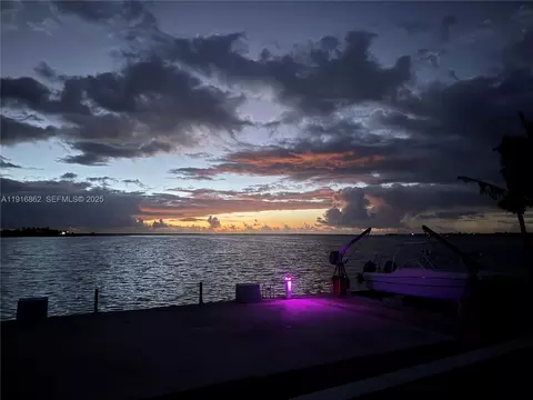 1733 Sunrise Dr, Big Pine Key, FL 33043