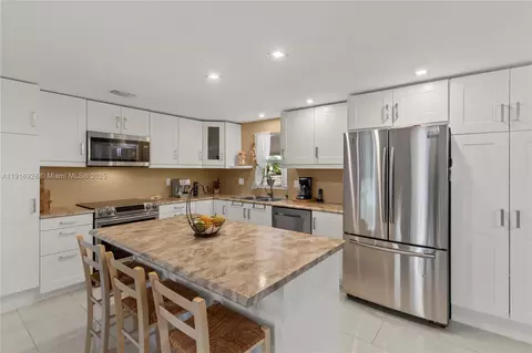 5239 NW 3rd Ave, Pompano Beach, FL 33064